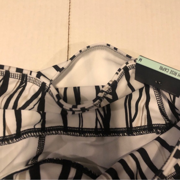 DSG Women's Size Medium Momentum High Rise Capris Legging Black And White - Picture 8 of 13